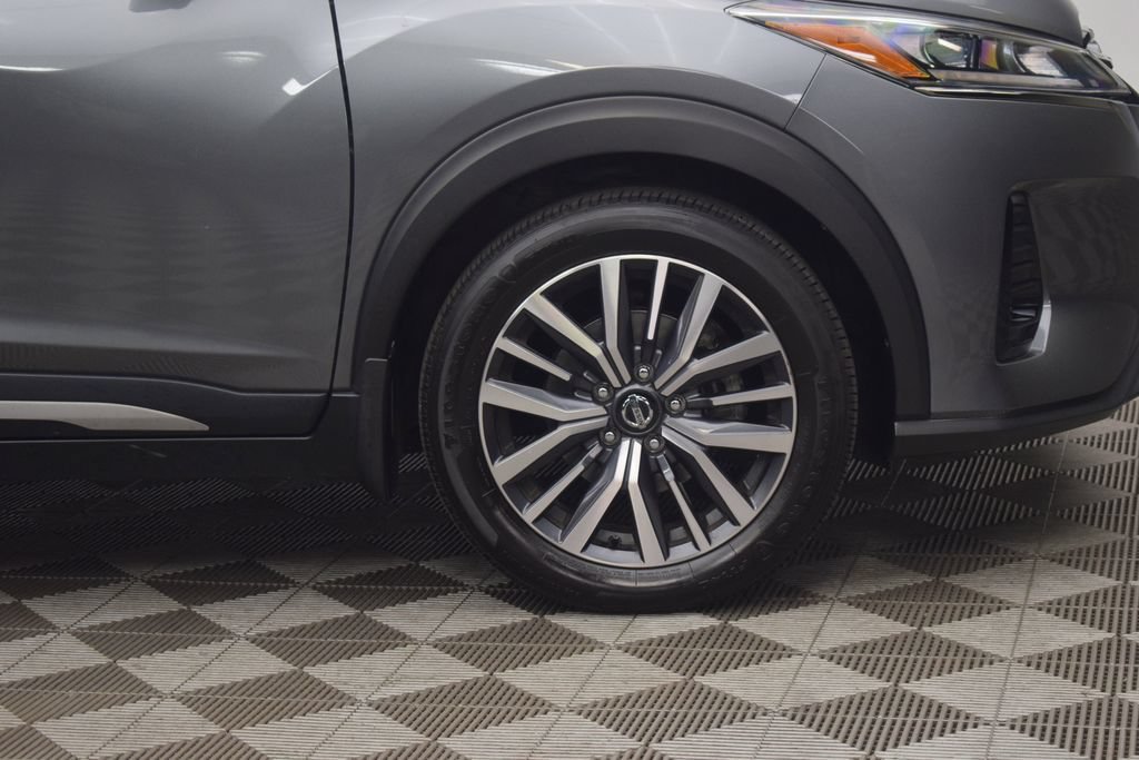 Used 2021 Nissan Kicks SR w/ SR Premium Package FWD image 28