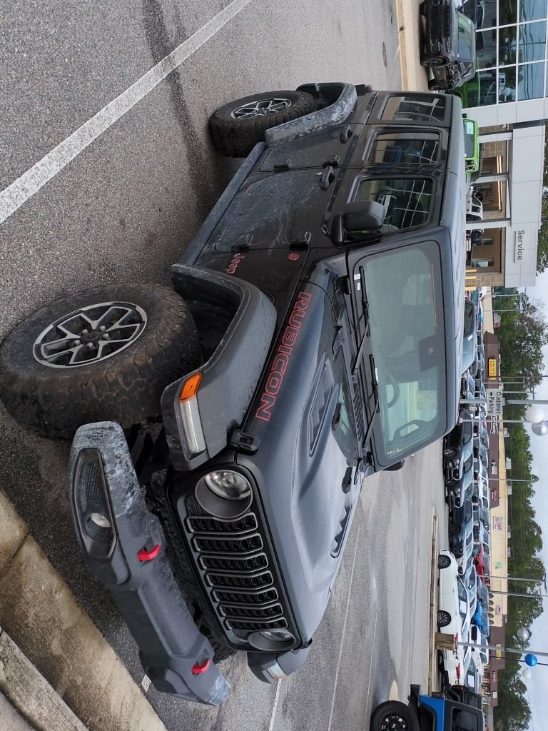 Used 2025 Jeep Wrangler Unlimited Rubicon AWD/4WD image 2