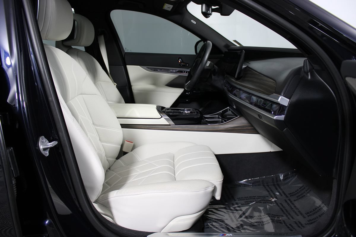 Used 2023 BMW i7 xDrive60 AWD/4WD image 20