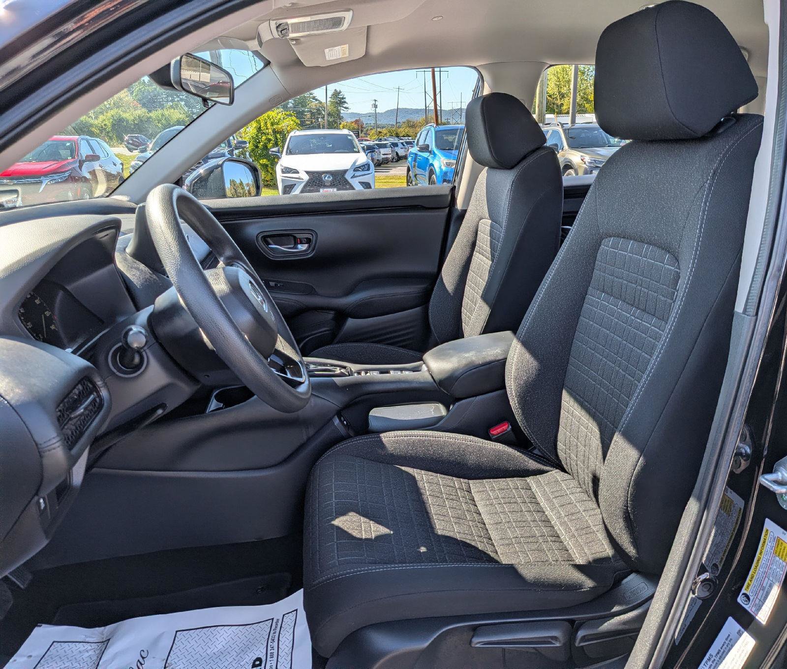Certified 2025 Honda HR-V LX image 13