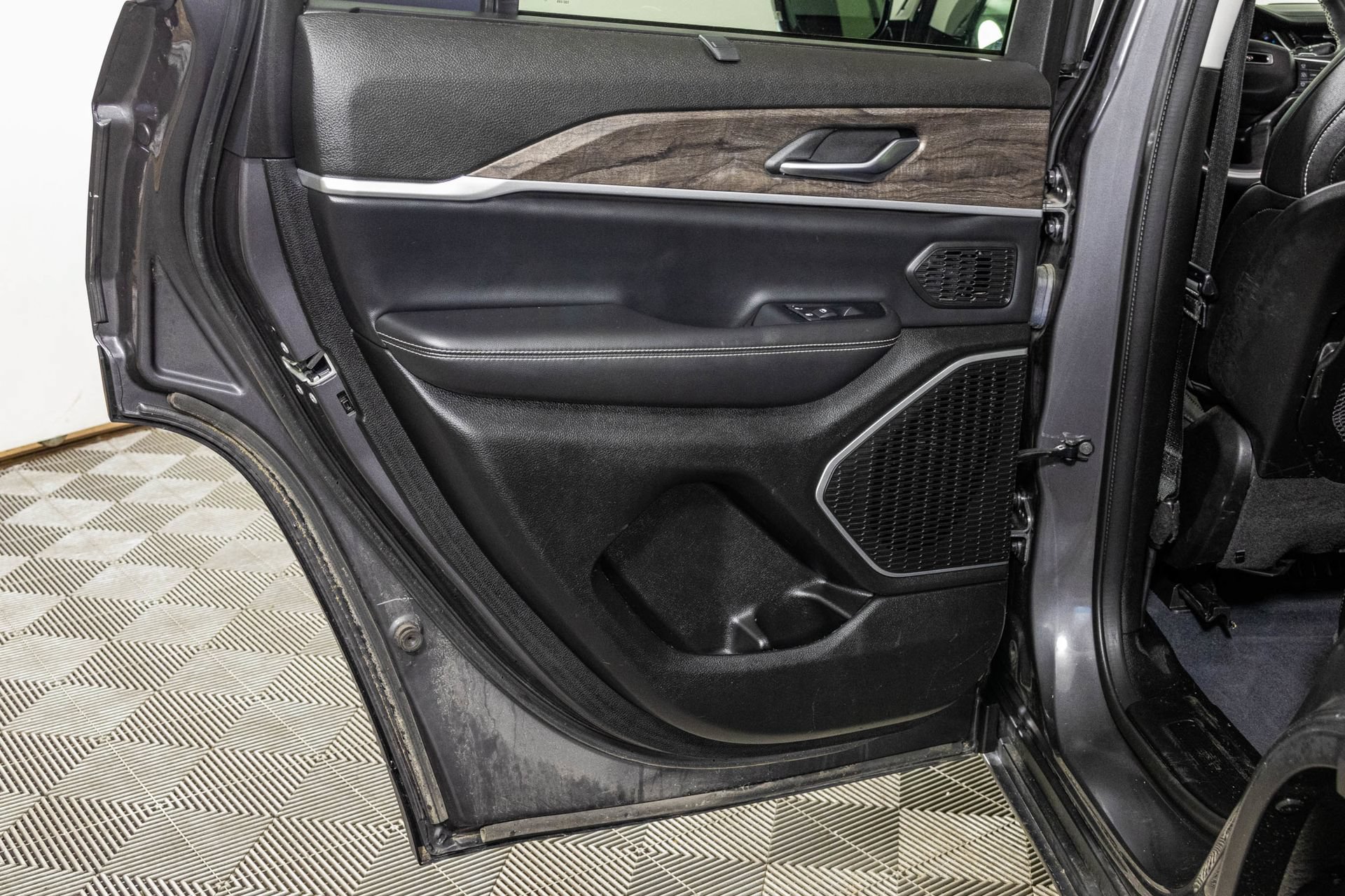 Used 2022 Jeep Grand Cherokee Limited 4xe w/ Luxury Tech Group II AWD/4WD image 44