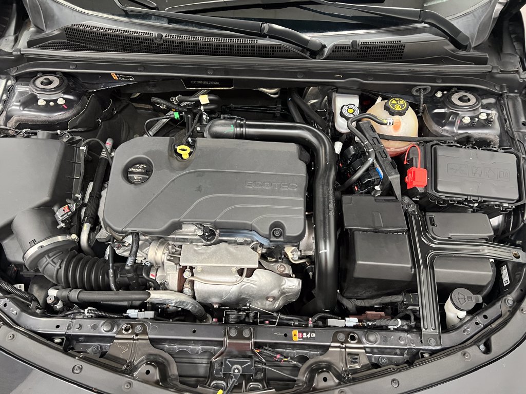 Used 2022 Chevrolet Malibu RS FWD image 22
