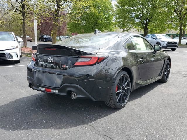 New 2026 Toyota GR86 Premium RWD image 4