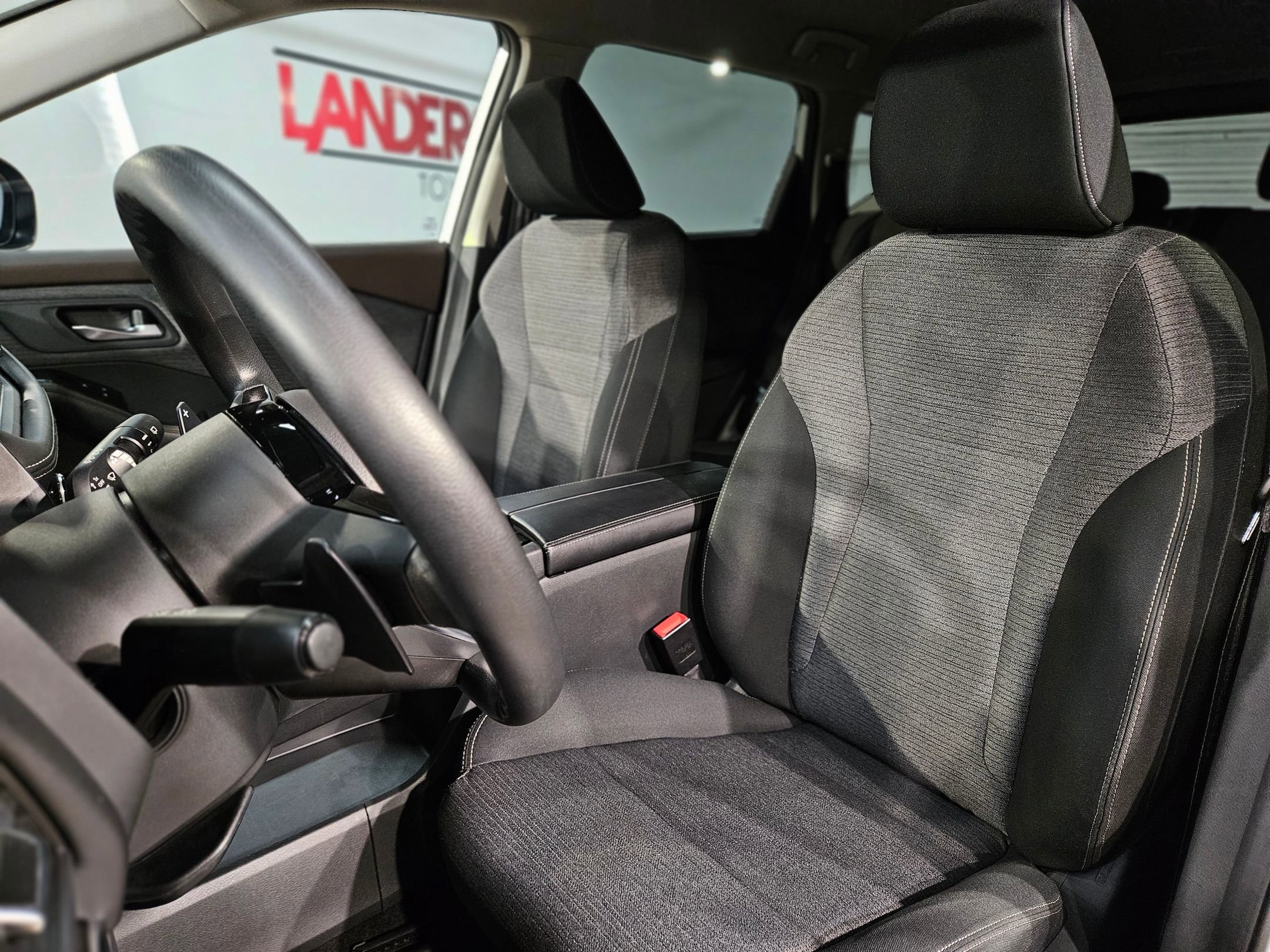 Used 2023 Nissan Rogue SV image 24