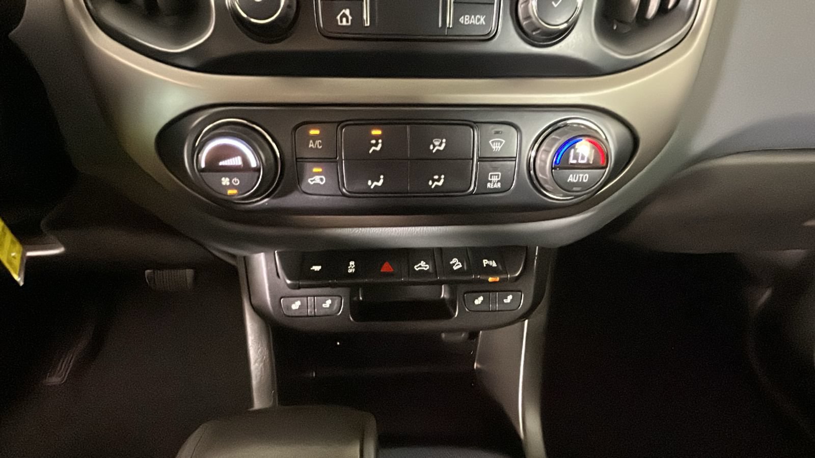 Used 2019 Chevrolet Colorado Z71 AWD/4WD image 26