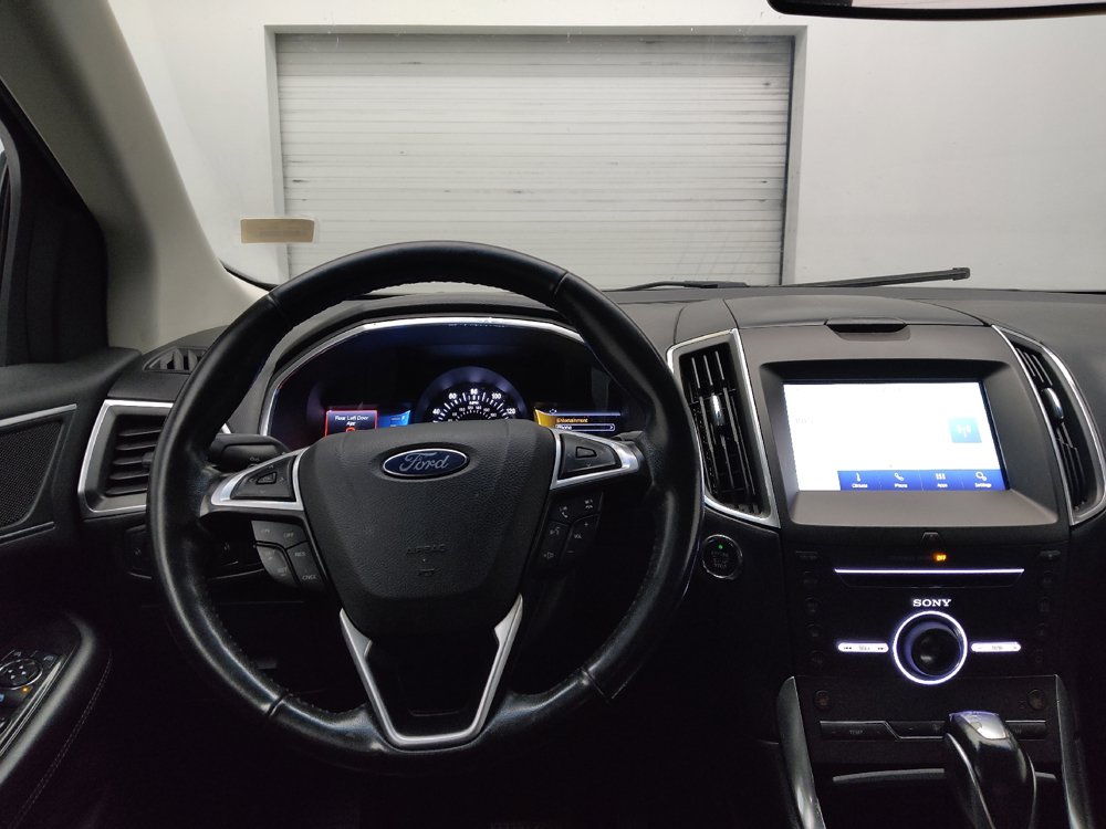 Used 2016 Ford Edge Titanium FWD image 22