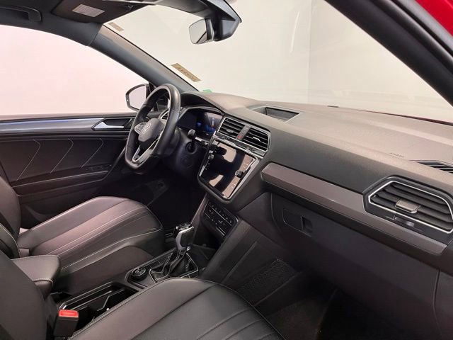 Used 2024 Volkswagen Tiguan SE R-Line image 9