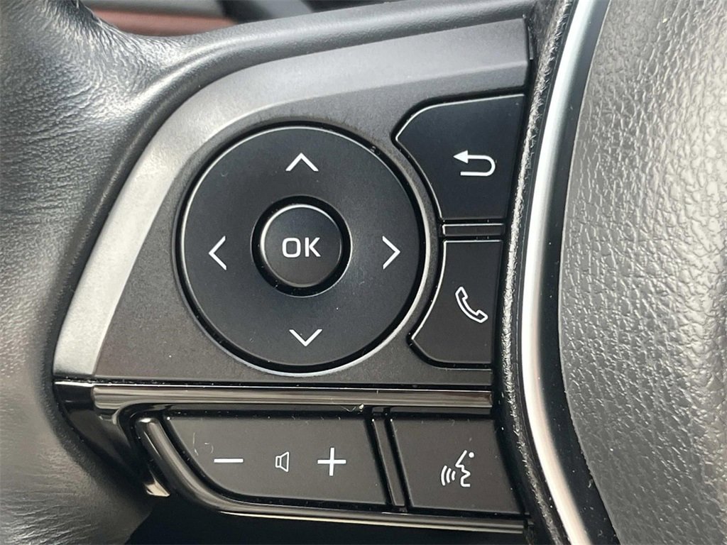 Used 2022 Toyota Venza XLE image 27