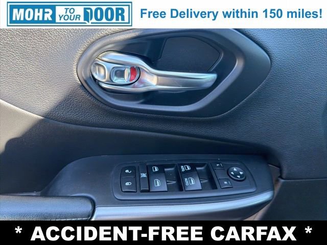 Used 2019 Jeep Cherokee Latitude Plus w/ Comfort/Convenience Group image 11