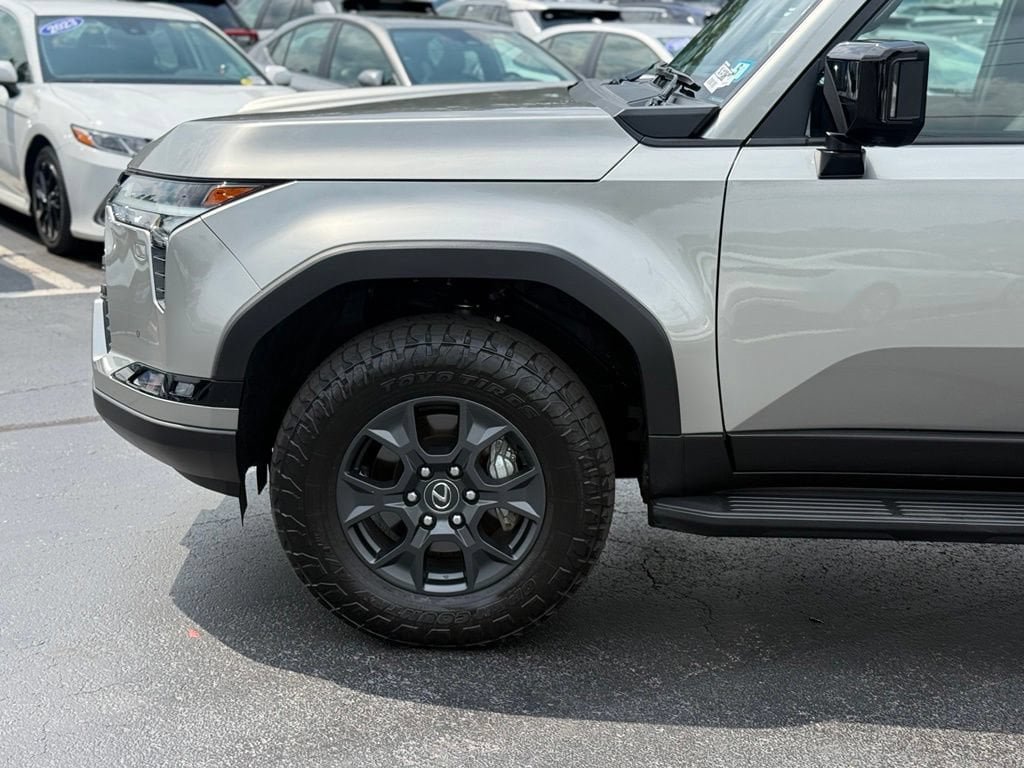 Used 2024 Lexus GX 550 AWD/4WD image 2