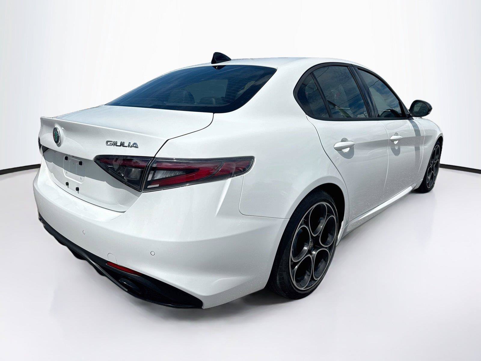 Used 2025 Alfa Romeo Giulia w/ Driving Assist Package RWD image 5
