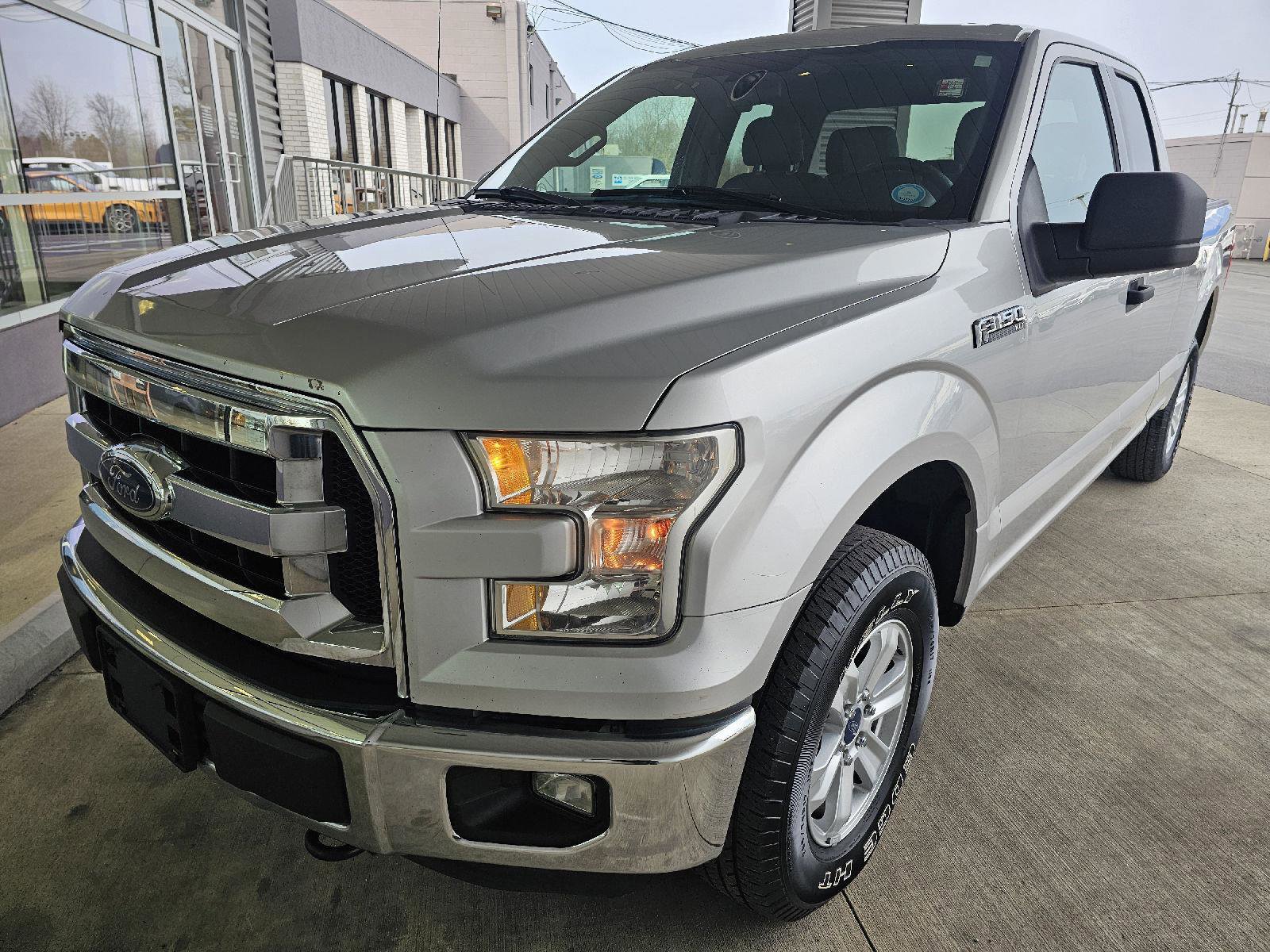 Used 2015 Ford F150 XLT image 1
