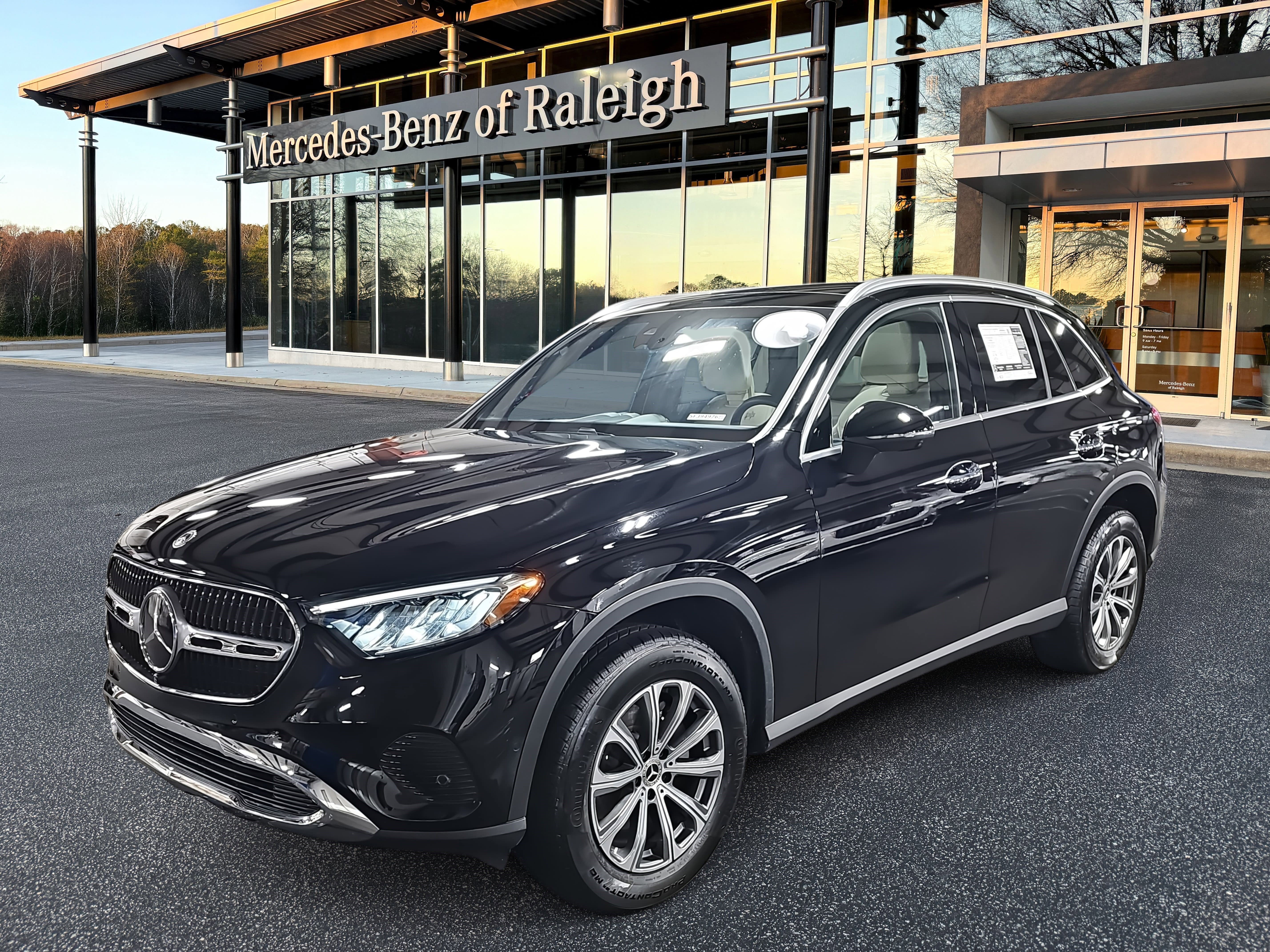 Certified 2025 Mercedes-Benz GLC 300 4MATIC image 1