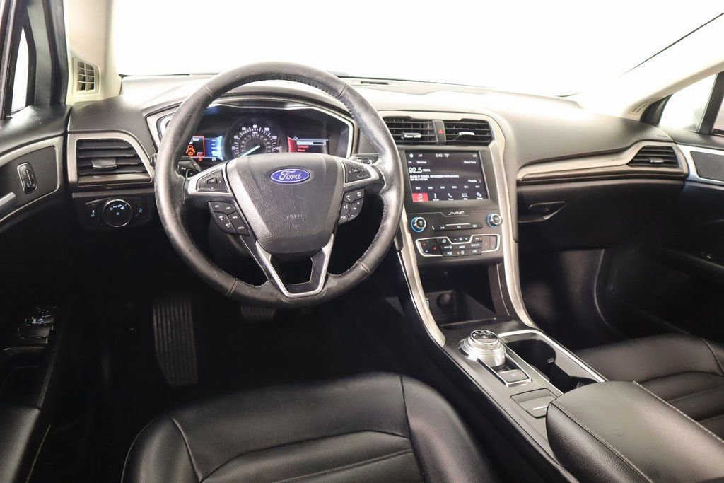 Used 2019 Ford Fusion SEL image 2