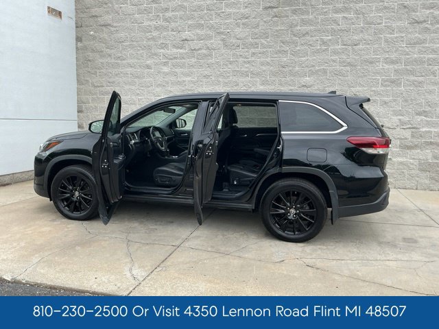 Used 2019 Toyota Highlander SE AWD/4WD image 14