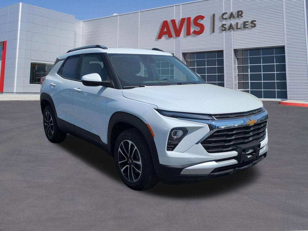 Used 2025 Chevrolet TrailBlazer LT AWD/4WD image 3