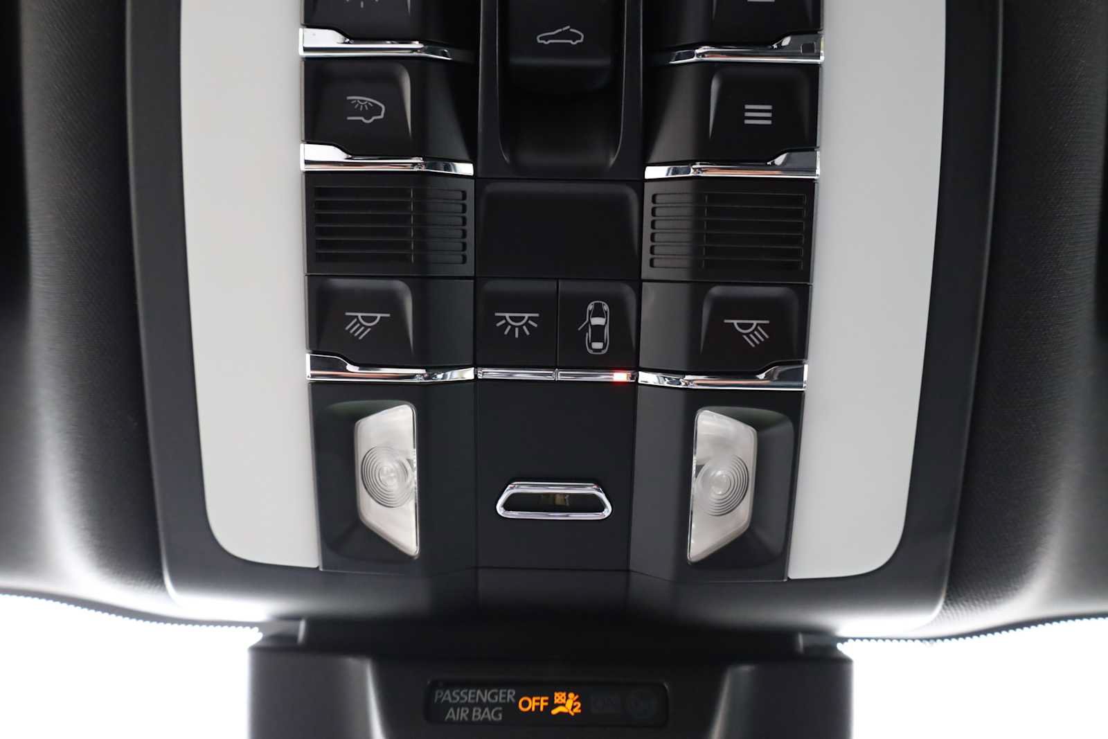 Used 2021 Porsche Macan AWD/4WD image 32