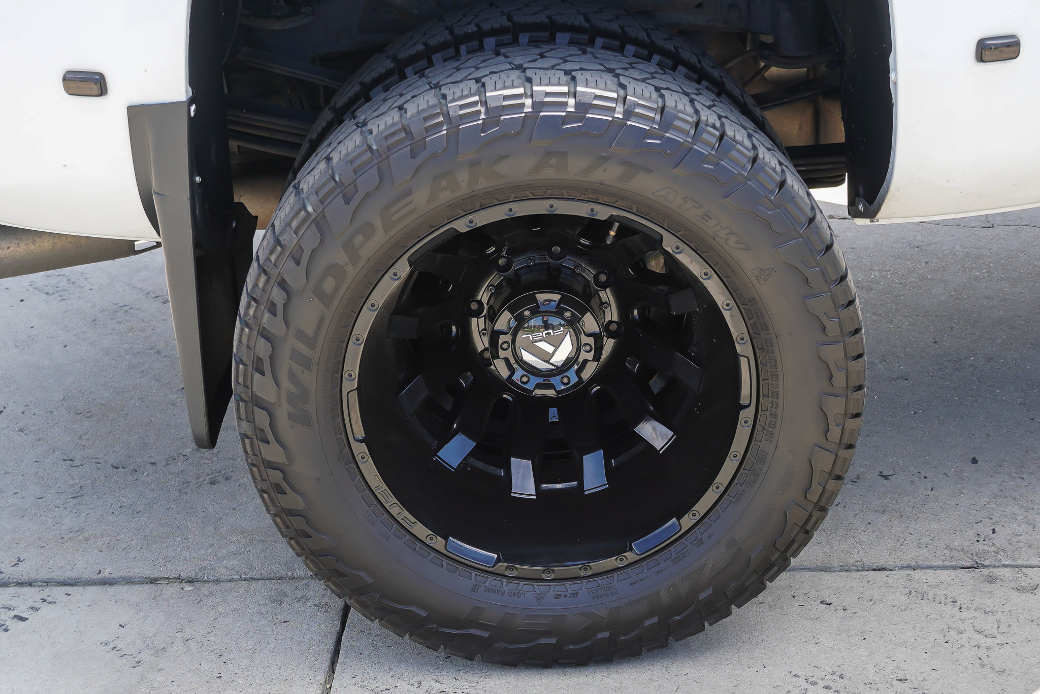 Used 2018 Chevrolet Silverado 3500 LTZ AWD/4WD image 11
