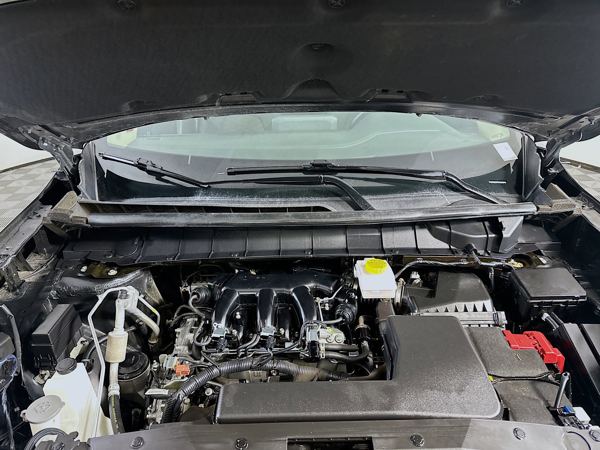 Used 2025 Nissan Pathfinder SV image 35