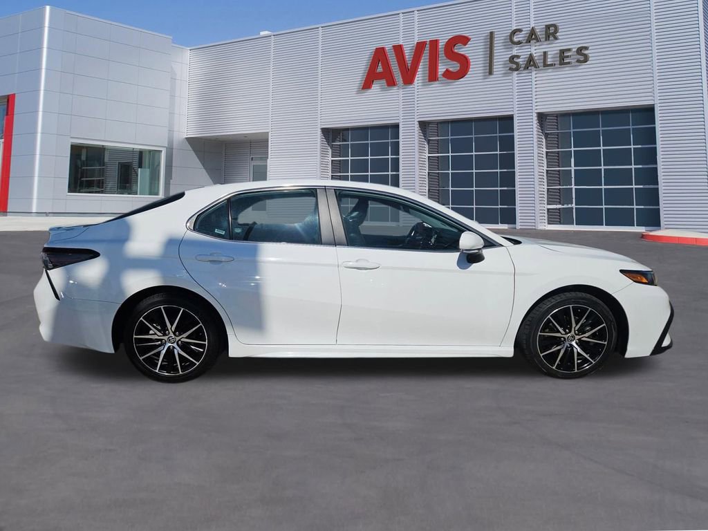 Used 2024 Toyota Camry SE image 7