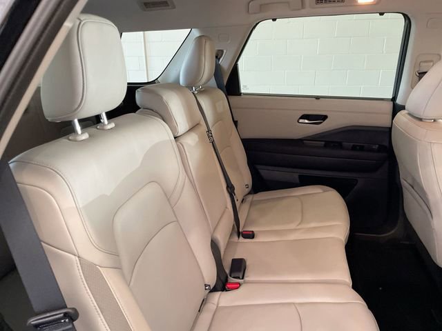 Used 2025 Nissan Pathfinder SL AWD/4WD image 14