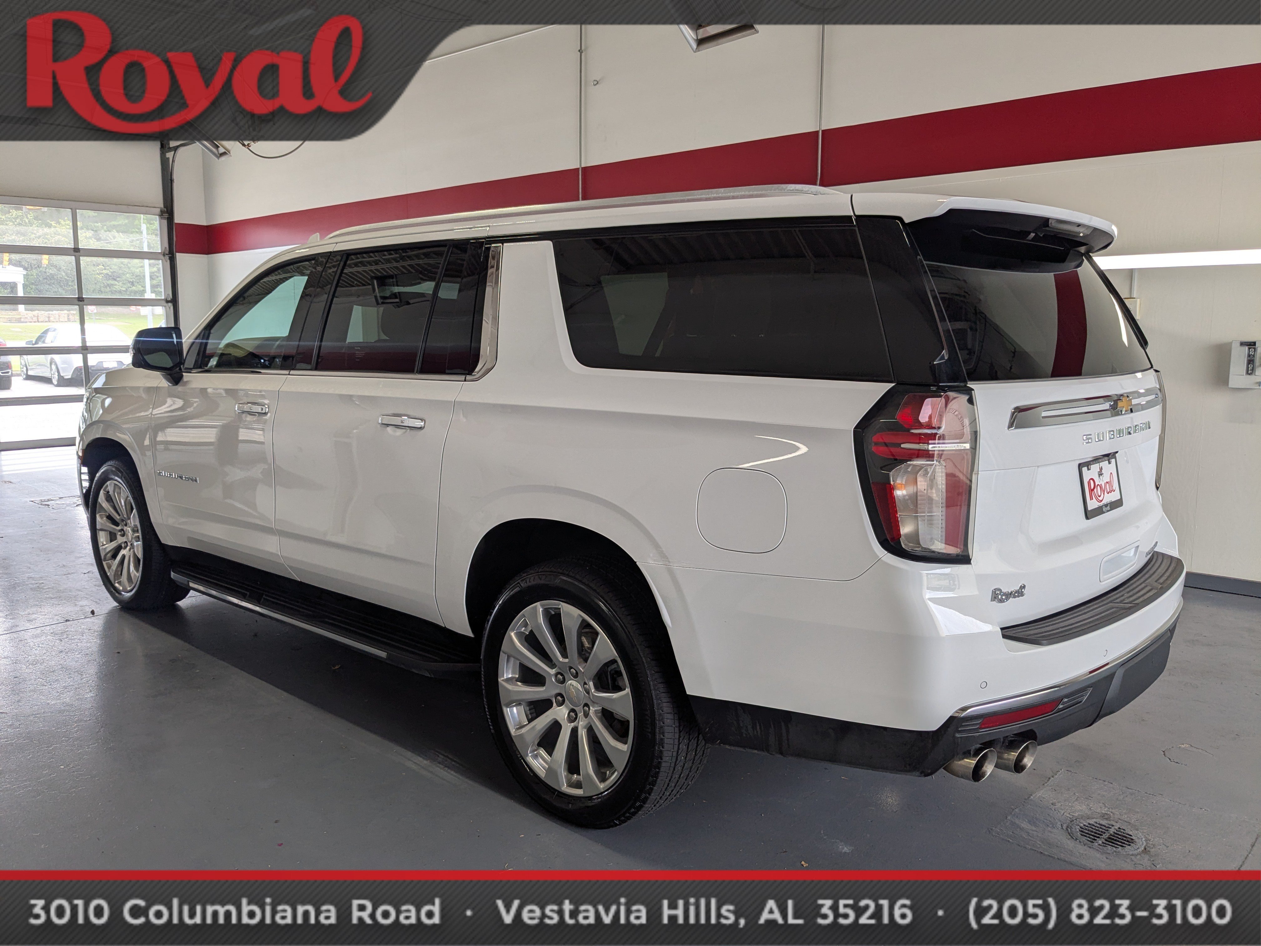 Used 2021 Chevrolet Suburban Premier w/ Premium Package RWD image 2