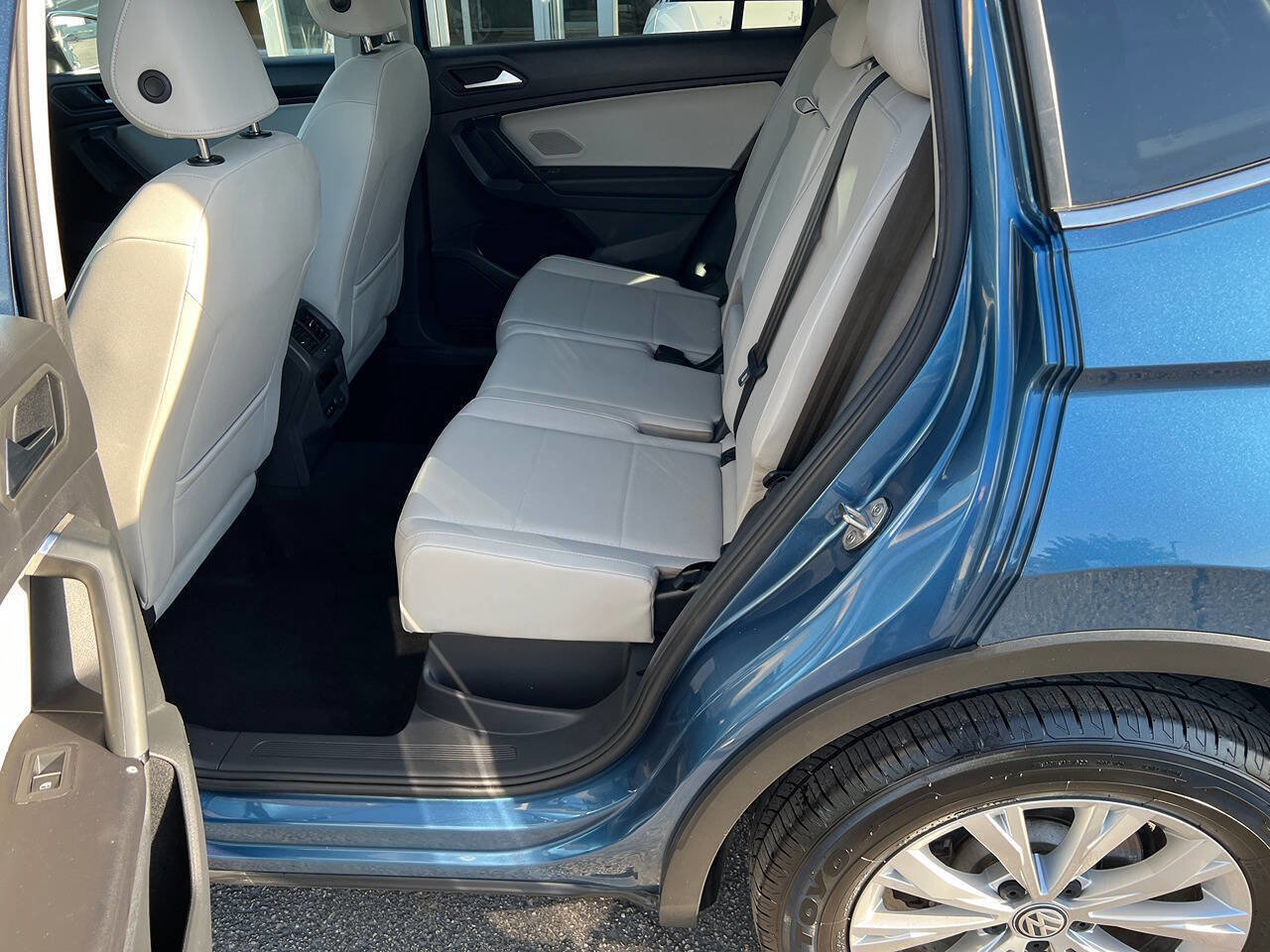 Used 2019 Volkswagen Tiguan SE w/ Panoramic Sunroof Package AWD/4WD image 22