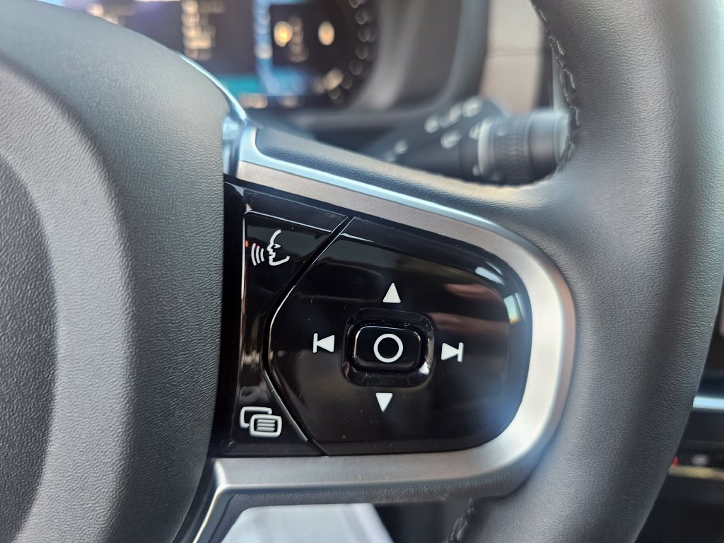 Certified 2025 Volvo XC90 B5 Core AWD/4WD image 45