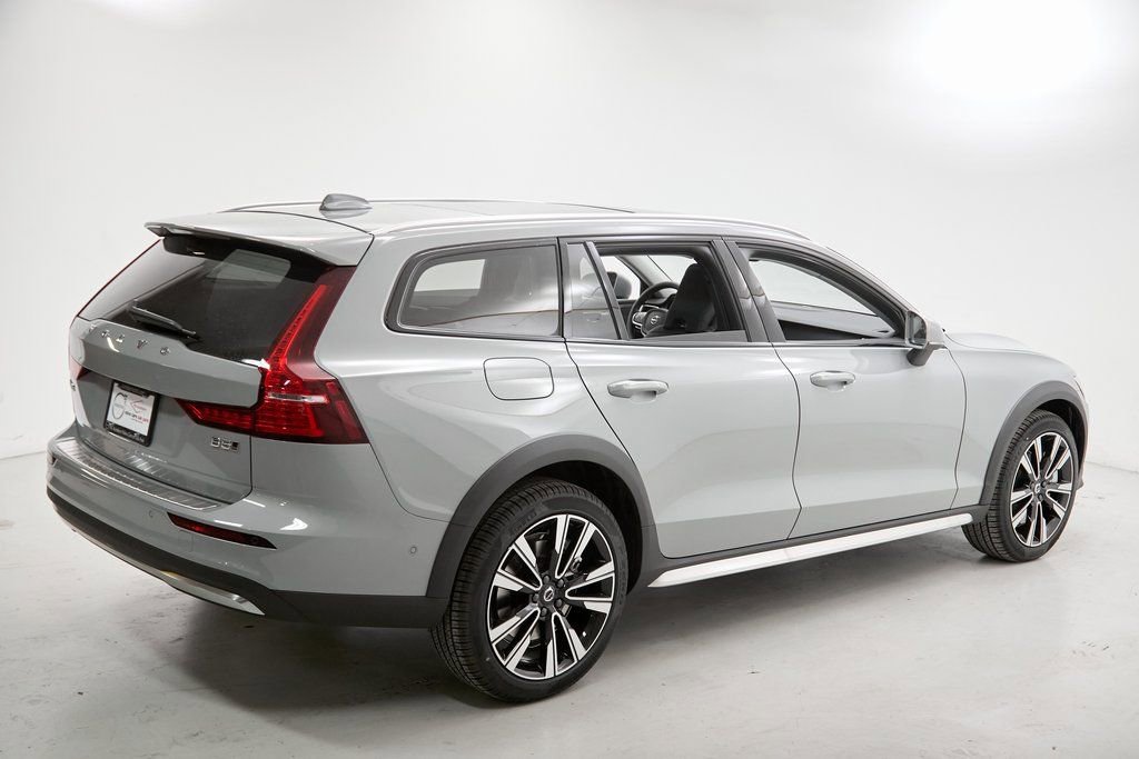 New 2026 Volvo V60 B5 Cross Country Ultra w/ Climate Package image 9