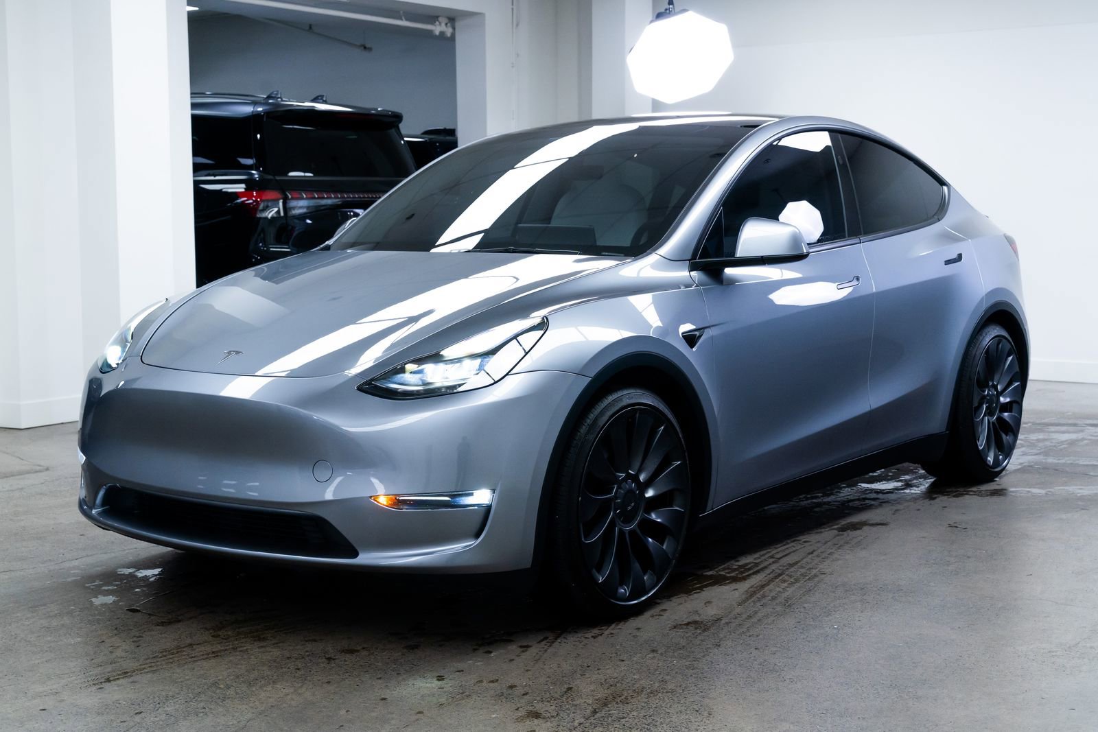 Used 2024 Tesla Model Y Performance image 3