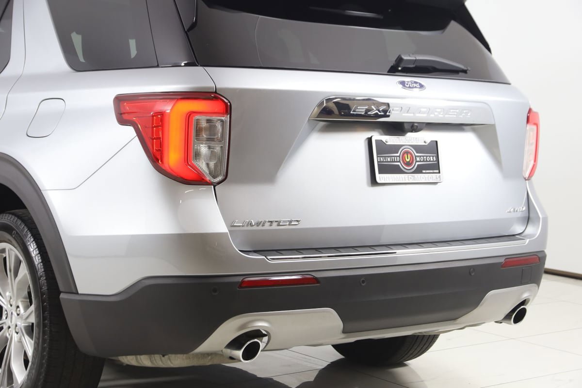 Used 2023 Ford Explorer Limited w/ Equipment Group 301A AWD/4WD image 26