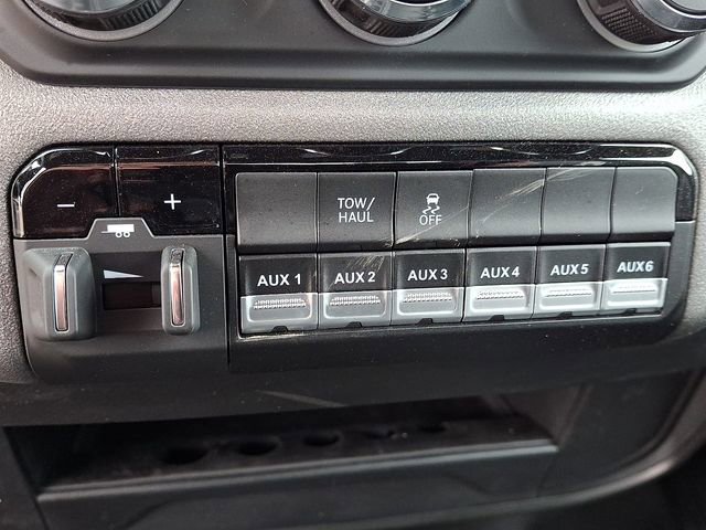 Used 2024 RAM 2500 Tradesman w/ Chrome Appearance Group image 23