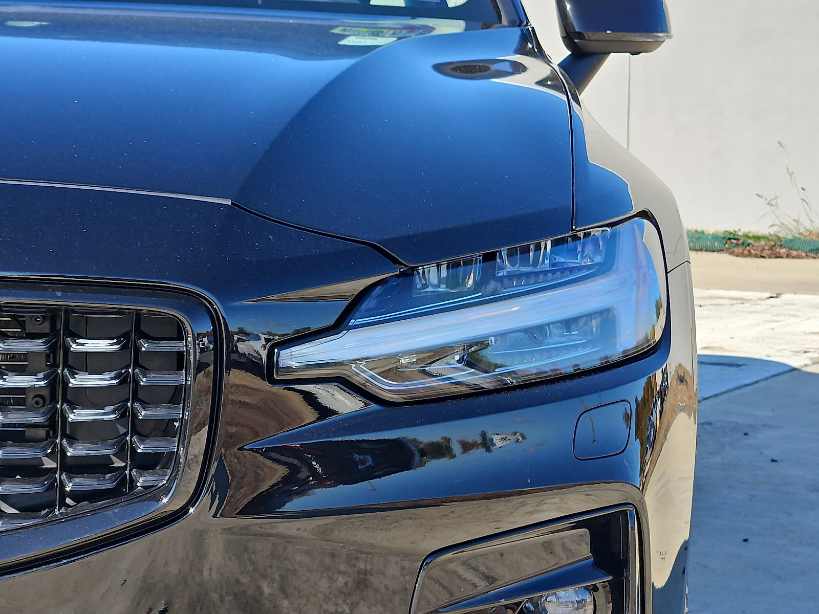 Certified 2025 Volvo S60 B5 Plus image 8