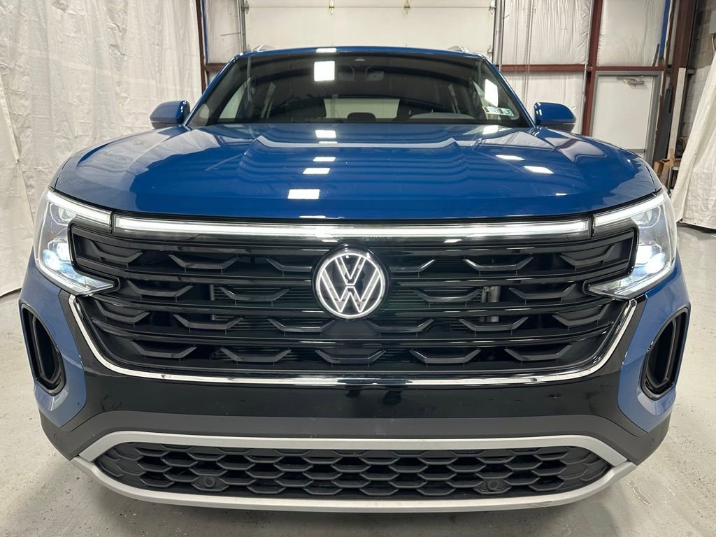 Used 2025 Volkswagen Atlas Cross Sport SE image 2
