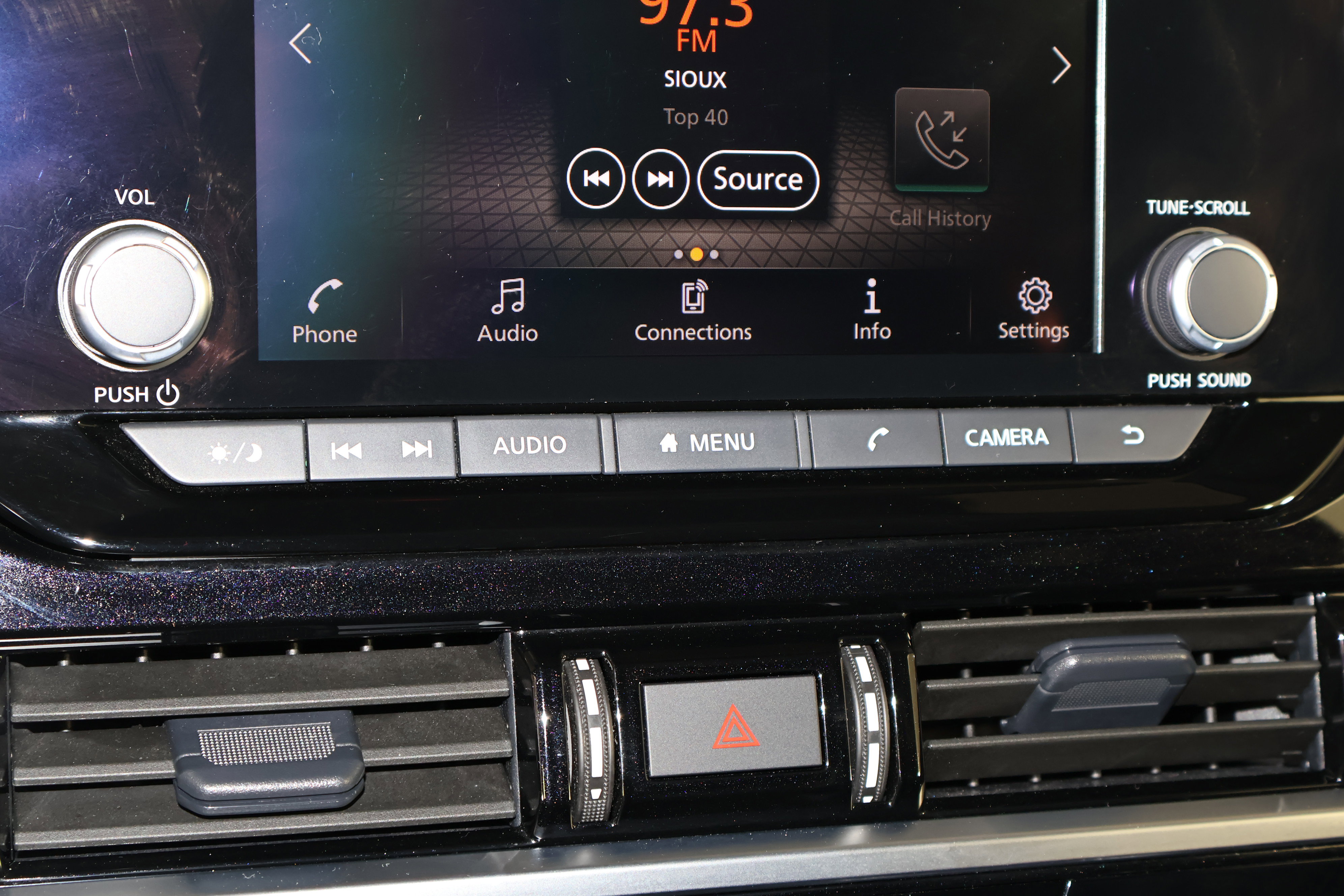 Used 2025 Nissan Pathfinder SV image 29