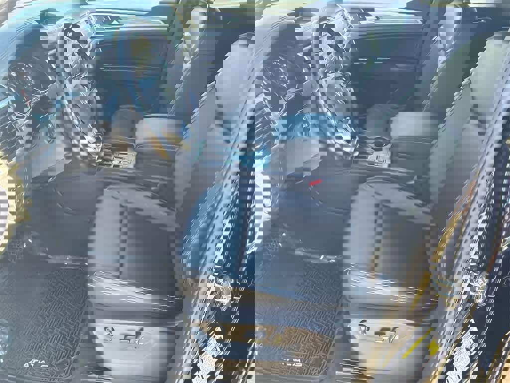 Used 2020 Volkswagen Atlas Cross Sport SE w/ Panoramic Sunroof Package image 10