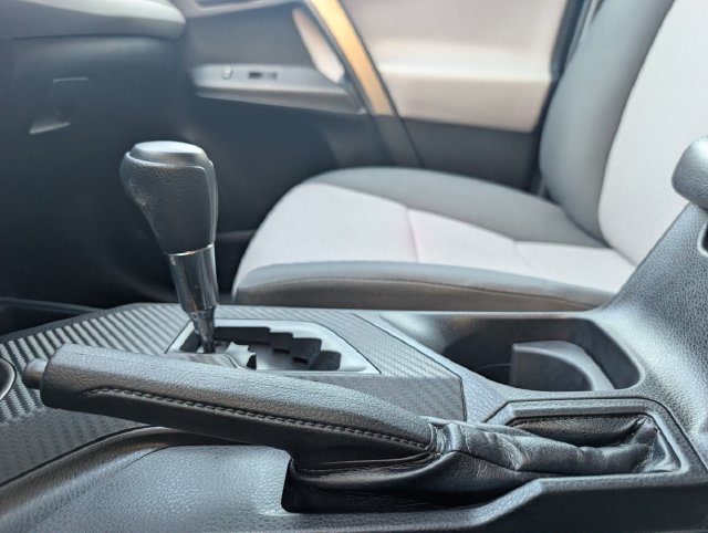 Used 2015 Toyota RAV4 LE FWD image 18