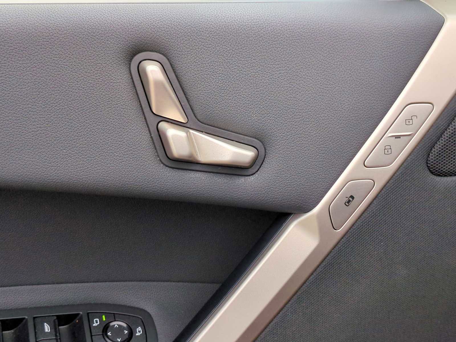 New 2025 BMW iX xDrive50 image 17