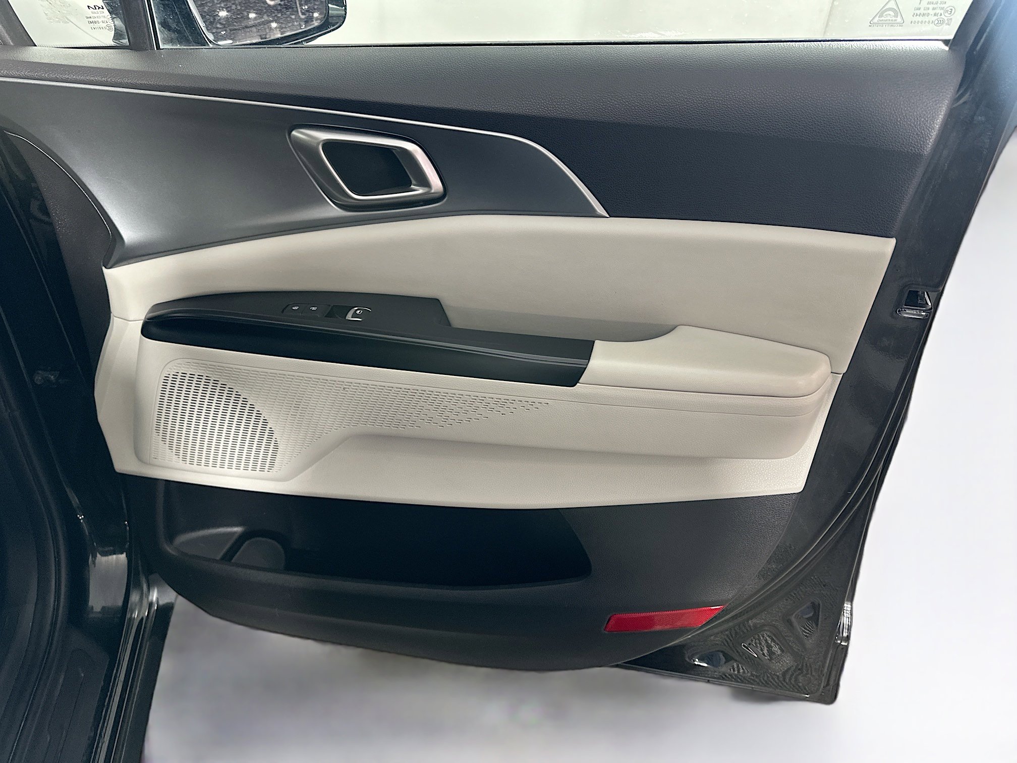 Used 2024 Kia Carnival LX image 33