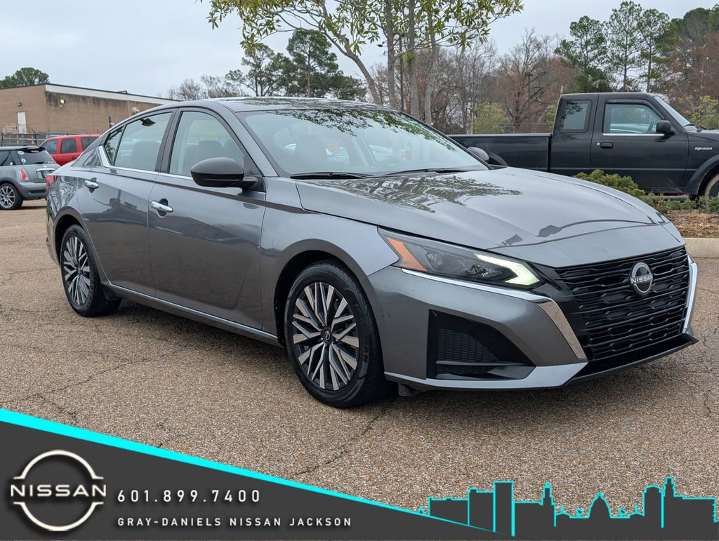 Used 2024 Nissan Altima 2.5 SV