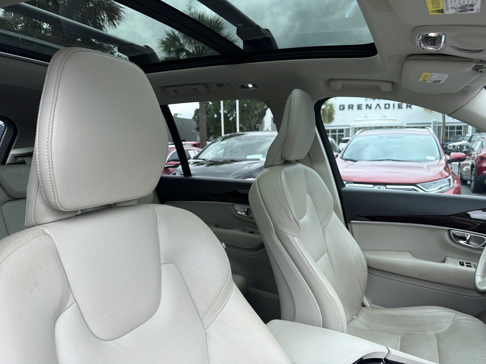 Used 2019 Volvo XC90 T6 Momentum w/ Protection Package AWD/4WD image 45