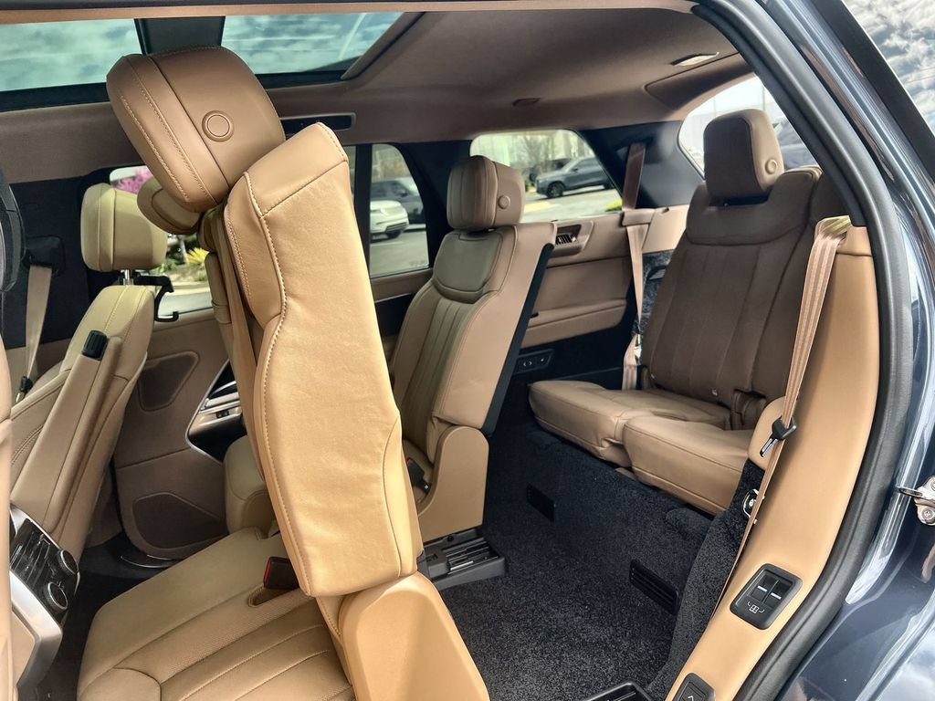 New 2026 Land Rover Range Rover Long Wheelbase SE AWD/4WD image 19