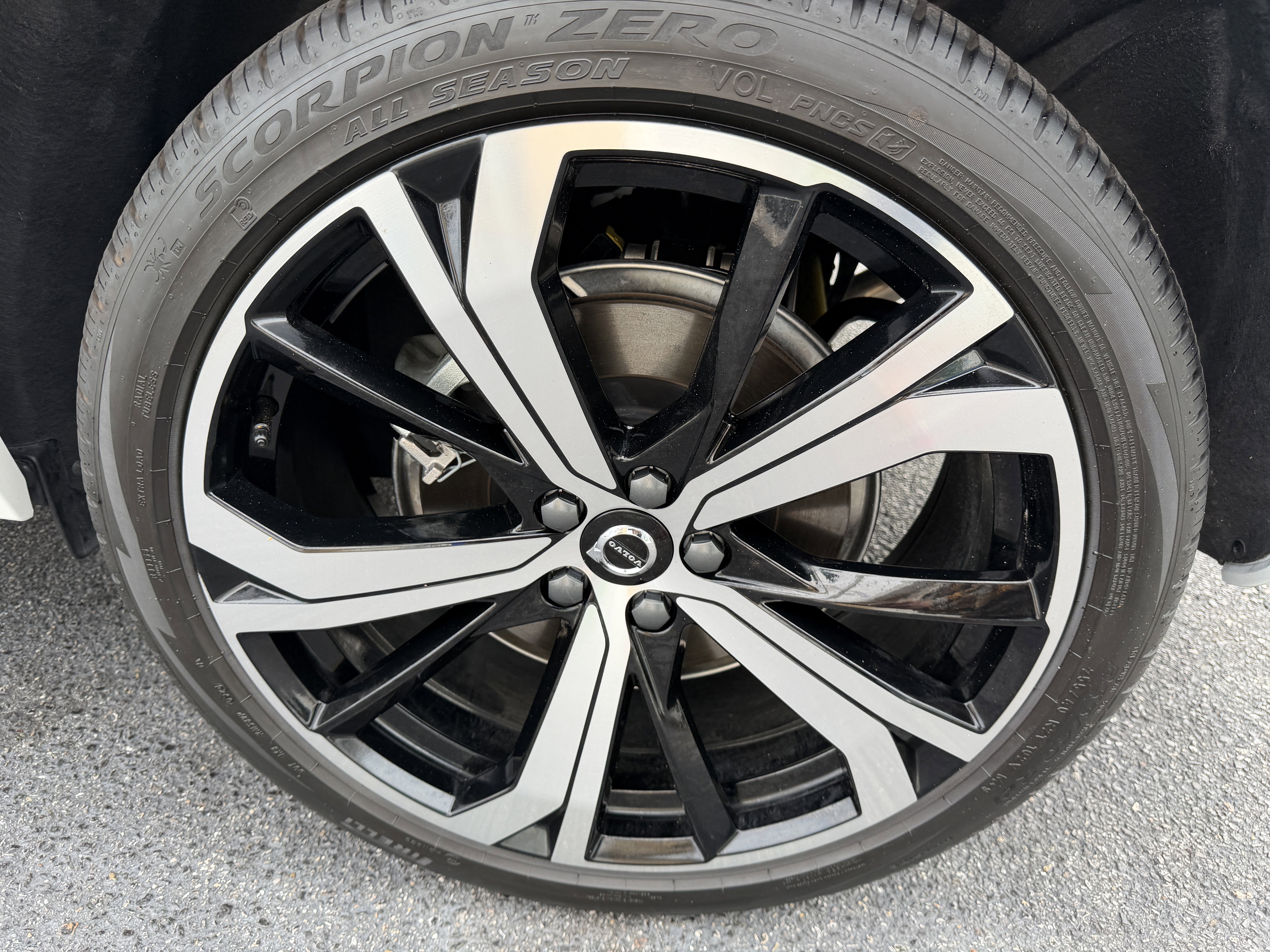 Certified 2025 Volvo XC60 T8 Ultra w/ Protection Package image 34