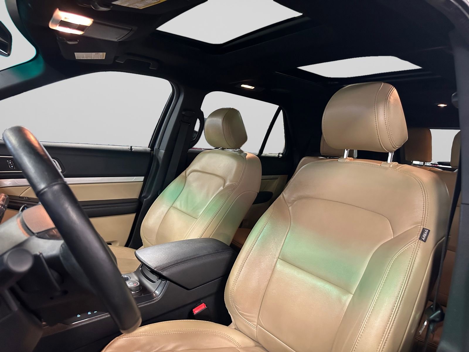 Used 2016 Ford Explorer XLT w/ Equipment Group 202A AWD/4WD image 36