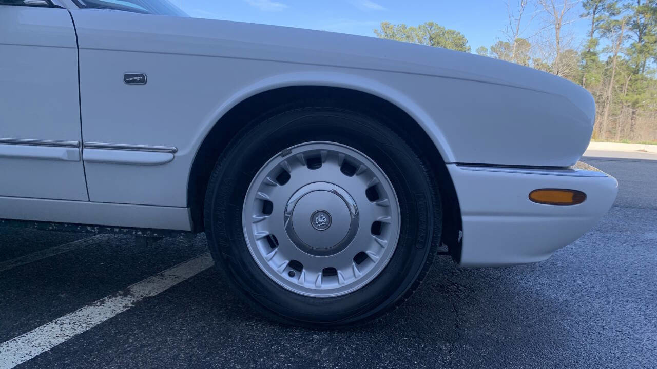 Used 1998 Jaguar XJ8 L Vanden Plas 4dr Sedan RWD image 10