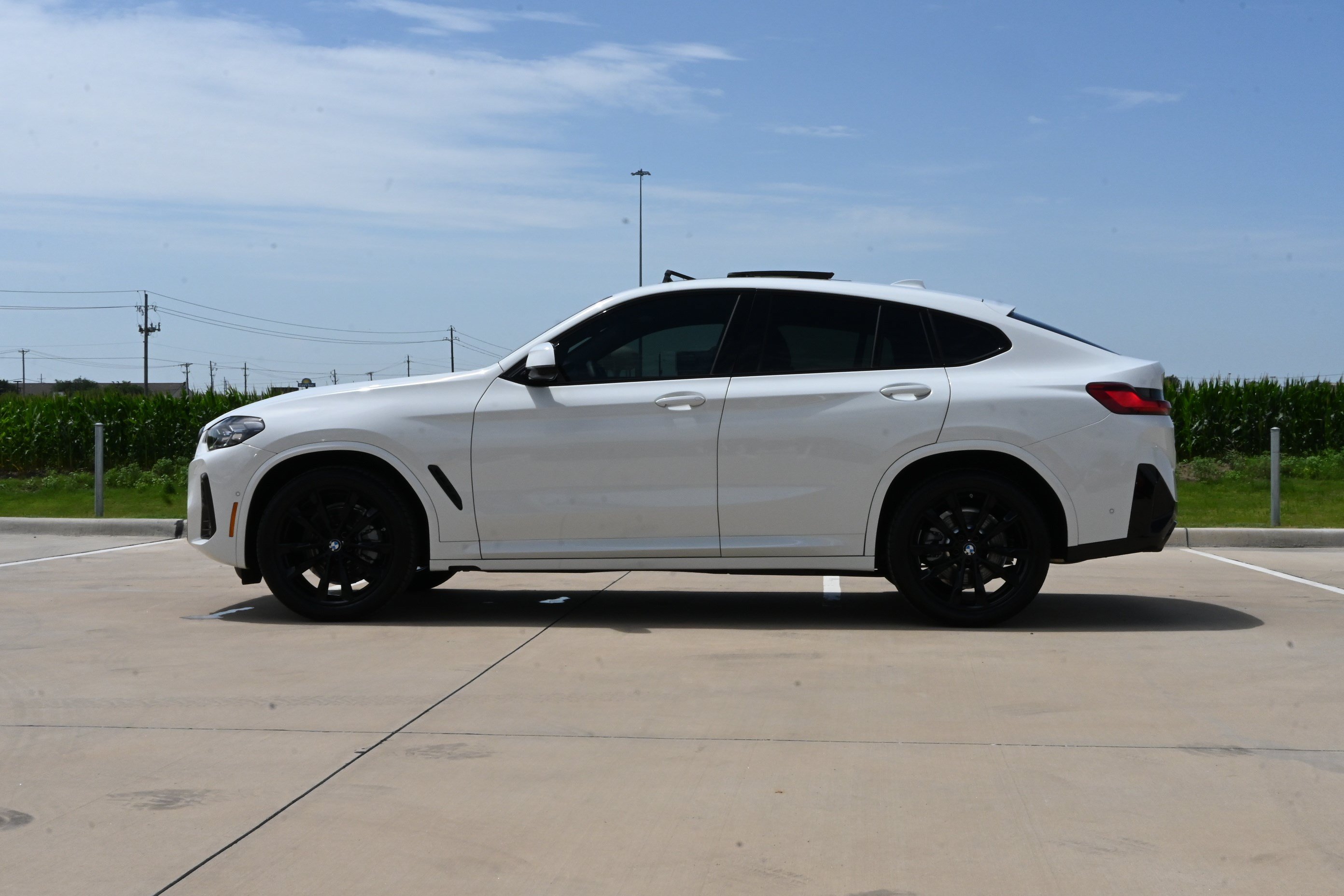 Certified 2025 BMW X4 xDrive30i w/ Premium Package AWD/4WD image 6