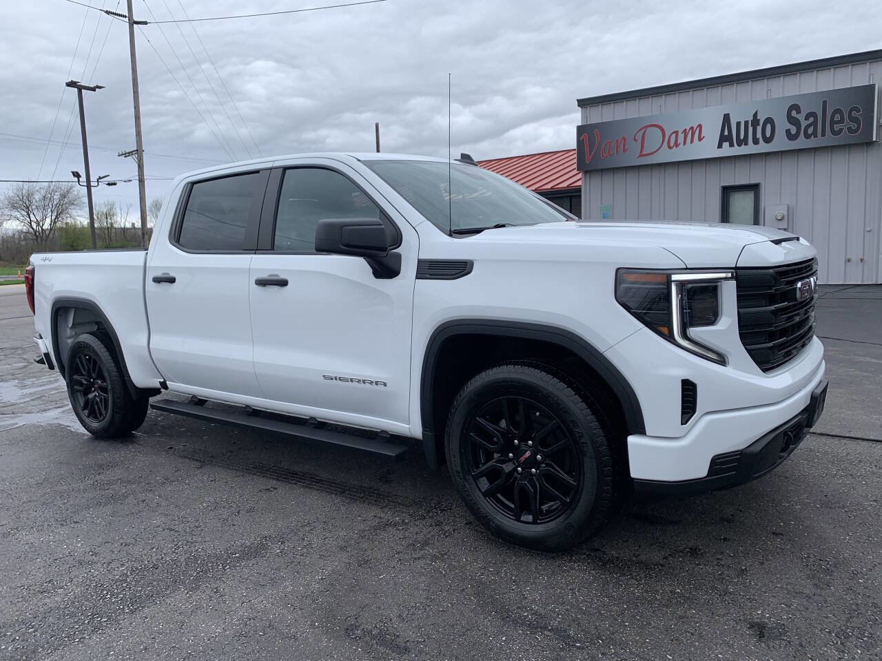 Used 2023 GMC Sierra 1500 Pro w/ Graphite Edition AWD/4WD image 2