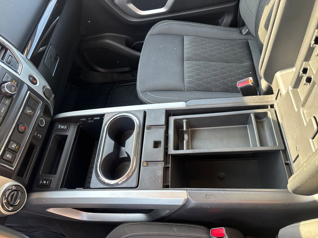 Used 2018 Nissan Titan SV w/ SV Convenience Package AWD/4WD image 20