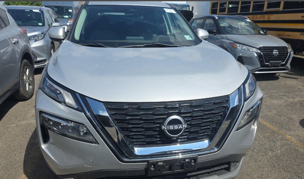 Used 2023 Nissan Rogue SV AWD/4WD image 3