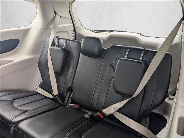 Used 2024 Chrysler Pacifica Touring-L FWD image 16